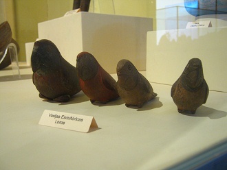 Gef�sse in Form von Papageien