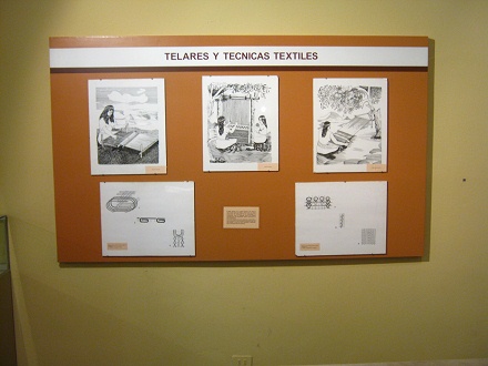 Grosse Tafel mit Angaben �ber die
                  Weberei und die ersten Webst�hle der Paracas-Kultur