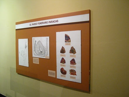 Grosse Tafel �ber das Begr�bnis in der
                    Paracas-Kultur