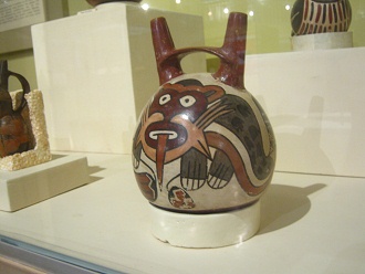 Flasche mit der Zeichnung eines Affen
                              drauf 02