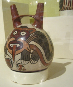 Flasche mit der Zeichnung eines Affen
                              drauf 02, Nahaufnahme