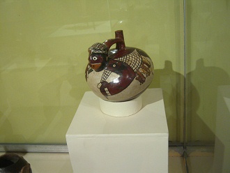 Keramikflasche mit der Zeichnung
                              eines Fischers drauf