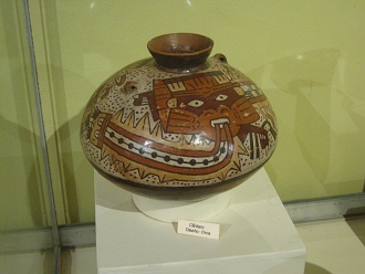 Gef�ss mit einer Gottheit drauf 01