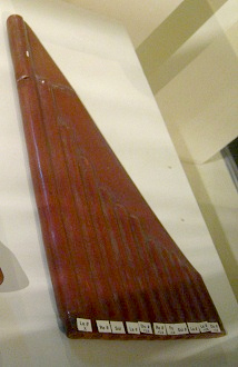 Bei der grossen Panfl�te sind die
                              relativen Tonh�hen angegeben