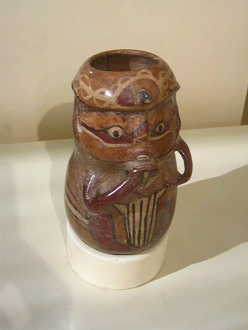 Gef�ss in Form eines
                              Panfl�tenspielers