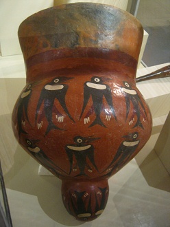 Der grosse Trommelk�rper mit V�geln
                              drauf, Nahaufnahme 03