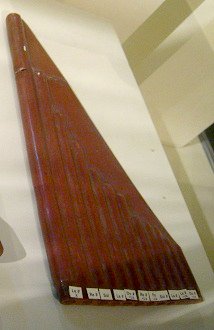 Bei der grossen Panfl�te sind die
                              relativen Tonh�hen angegeben