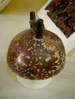 Keramikflasche der Nasca-Kultur mit
                            Ausserirdischen (G�ttern) mit Antennen auf
                            den K�pfen 03