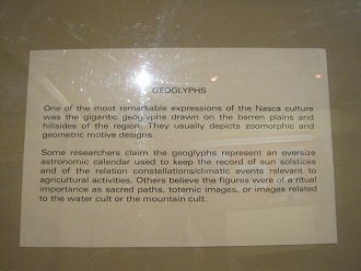 Y sigue el texto sobre los geoglifos y
                          l�neas de la regi�n de Nazca, lo que piensa el
                          museo en ingl�s