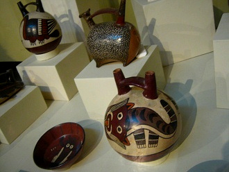 Keramikflasche mit dem Design einer
                              Katze