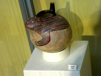 Keramikflasche der Nasca-Kultur in
                              Form einer Kr�te
