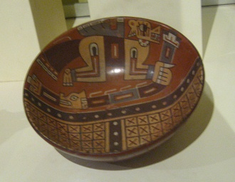 Keramikteller mit einer Raubkatze und
                      grafischem Design drauf