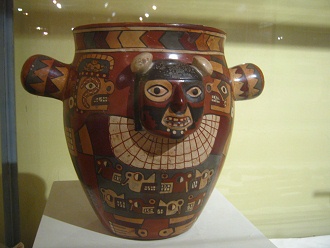 Grosser Krug (Wari-Keramik) 02, das
                              plastische Gesicht