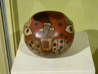 Vasija de cer�mica de la
                                    cultura Wari con una cara 01