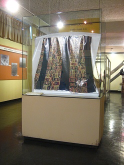 Vitrine mit einem grossen �berhemd