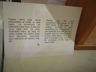 Text �ber die Tunika in Spanisch und
                      Englisch