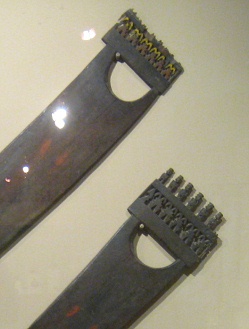 Die Griffe der Steuerruder einer F�hre der
                      Chincha-Kultur