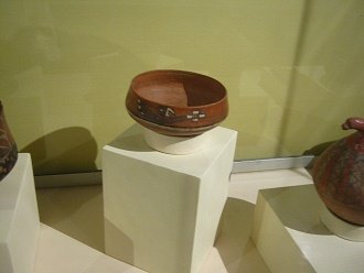 Plato de cer�mica de la cultura
                                    Chincha con un p�jaro