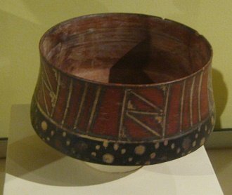 Sopera de cer�mica de la cultura
                            Chincha con dise�os gr�ficos