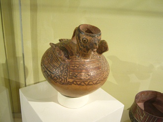 Jarro de cer�mica de la cultura
                                    Chincha en forma de un p�jaro