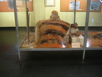 Tela con plumas de la cultura Chincha