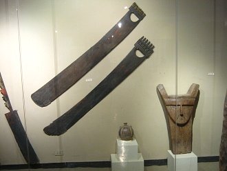 Timones de una balsa de la cultura
                            Chincha