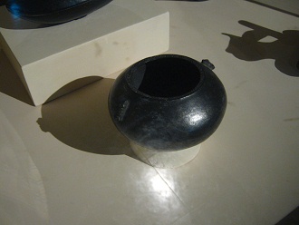 Schwarze
                              Keramikschale der Inka-Kultur