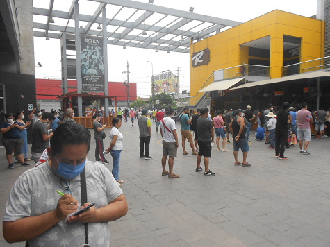 Peru:
                                Terror der Regierung Vizcarra+Martos:
                                Warteschlangen vor Banken in
                                Independencia Lima Royal Plaza bis zu 2
                                Stunden, M�rz 2020