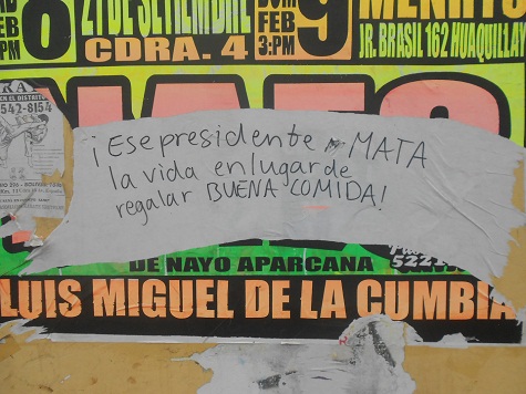 Graffiti
                                sobre el presidente incompetente
                                criminal Vizcarra: �Ese presidente MATA
                                la vida en lugar de regalar BUENA
                                COMIDA!