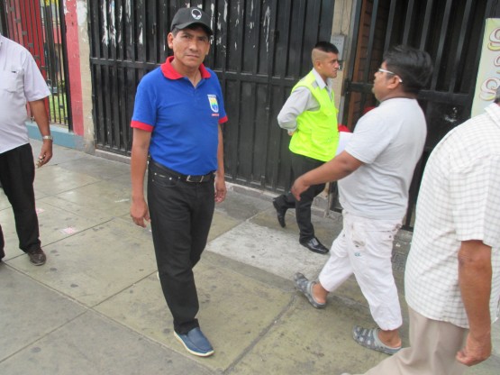 Avenida Izaguirre, los perros del alcalde Pepe
              Pando