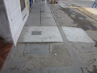 Un escal�n en la acera -
                      bloquea las sillas de ruedas