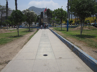Vista en el parque central con huecos de
                        luces en el piso