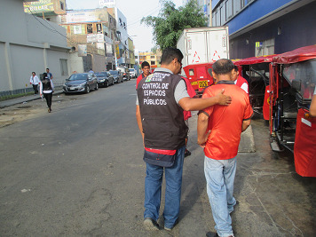 Serenazgo nacista nazi de Los Olivos en
                            la Panamericana sin ambulantes 02