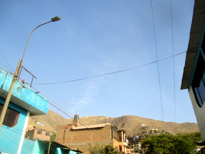 Un pedo de la OTAN: una estela
                                    qu�mica del 18 de mayo 2016 en el
                                    cielo en Comas en Lima, 18 de mayo
                                    2016, foto 5