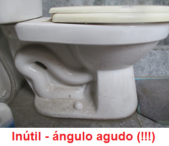 Taza en
el cuarto piso del pasaje Amarilis
174, inútil con un ángulo agudo
(!!!) Taza en el cuarto piso del
pasaje Amarilis 174, inútil con un
ángulo agudo (!!!)