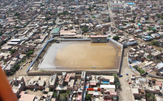 Inundación de un estadio "El
Porvenir" en Trujillo Inundación de un estadio "El
Porvenir" en Trujillo