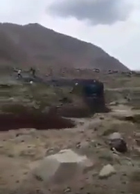 Huaico en Ca�ete se lleva un carro