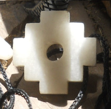 La
                            cruz escalonada andina de los Incas en
                            blanco, Cusco Sacsayhuam�n