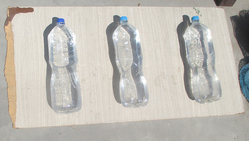 Desinfecci�n de
                                      agua con radiaci�n solar: 3
                                      botellas est�n en el sol, llenadas
                                      a 3/4 con agua, y por 1 minuto
                                      fueron bien agitadas