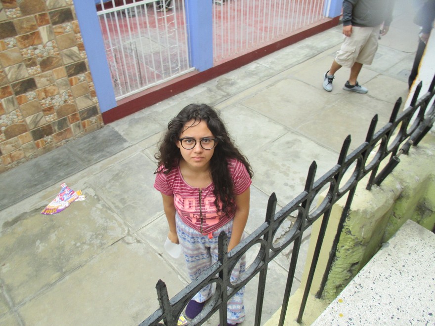 26-10-2018, pasaje Amarilis:
                            una chica de la casa celeste de de frente
                            juega con agua contra las advertencias y
                            quiere protejer el Vaticano gay inf�rtil con
                            sus fiestas abusivas, tiene el balde de agua
                            en su mano