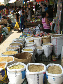 Puesto de mercado con
                      secci�n de cereales