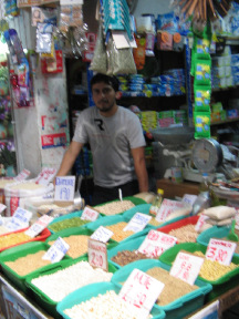 Puesto de mercado con
                      cereales y m�s 03