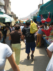 Rote Damenunterw�sche
                    am Drahtgestell