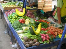 Marktstand mit Gem�seauswahl 01