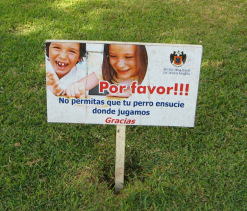 Jes�s Mar�a, parque central, placa con
                        mandamiento contra la mierda de los perros