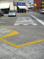 Rampas de acera al rinc�n con la avenida
                      Republica Dominicana