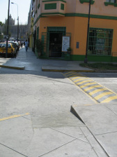 Jes�s Mar�a, cruzamiento Cuba / Yupanou:
                      Rampas de acera y umbral de tr�fico