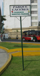 Parque Caceres, se�al indicadora para cuidar
                      el parque "Cuidemos nuestro parque"