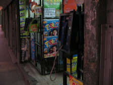 Jes�s Mar�a, Avenida Urteaga, aparatos de
                        tel�fono enrejados