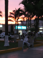 Jes�s Mar�a, parque central, cielo despu�s el
                      puesto del sol